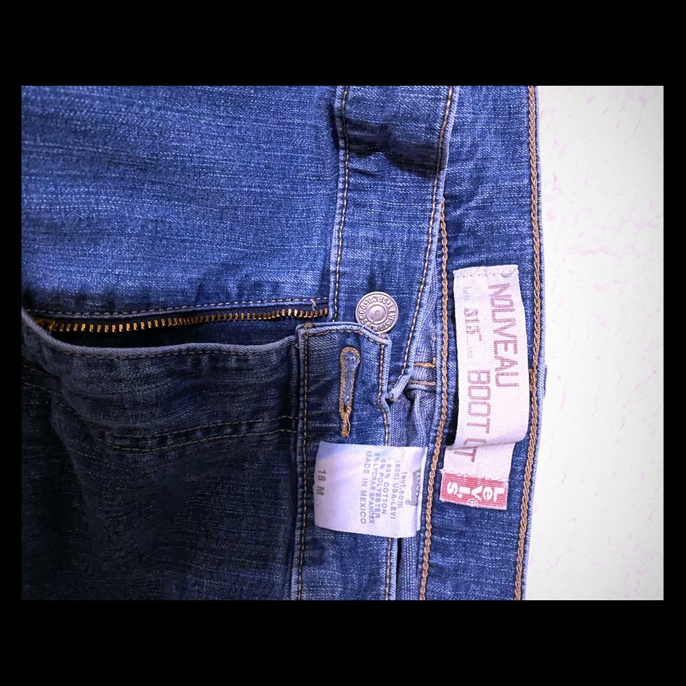 Levis Bootcut Jeans